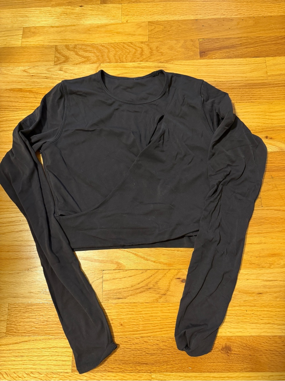 Women's Black Long-Sleeve Cropped Crew Neck Top